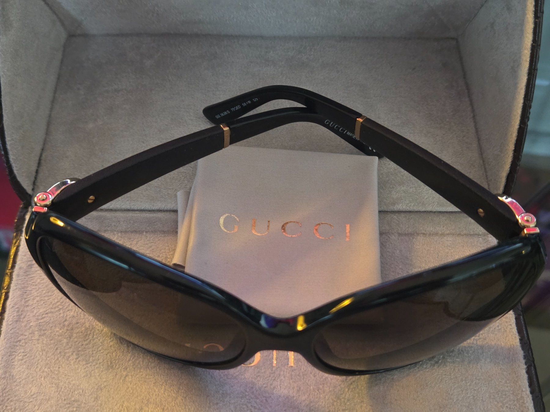 Gucci Occhiali & Lenti: GUCCI Sonnenbrille mit Originaletui – Usato da Emmen venduto da GrabandGo 7