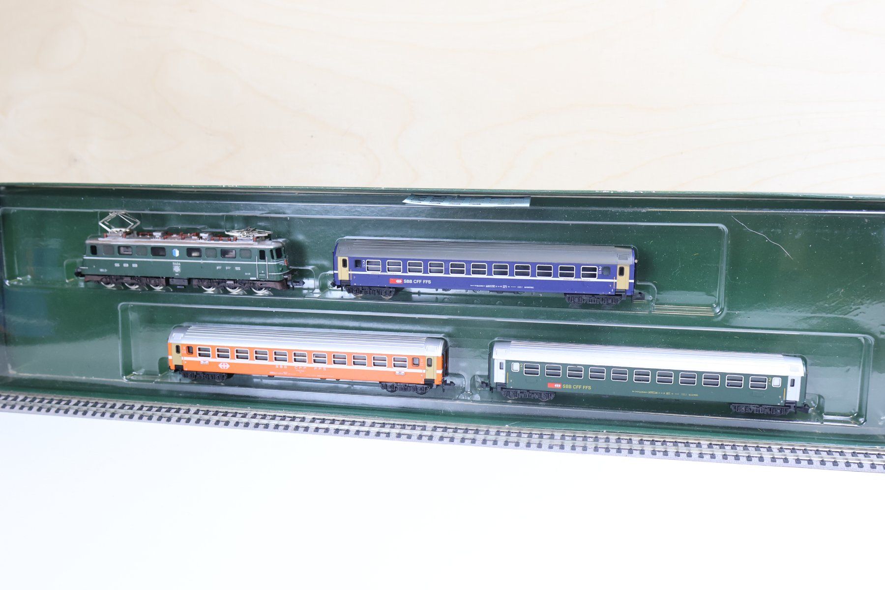Trix Modellini di ferrovie: Minitrix SBB Personenzug mit E-Lok Set - Spur N – Usato da Winterthur venduto da Monstera 2