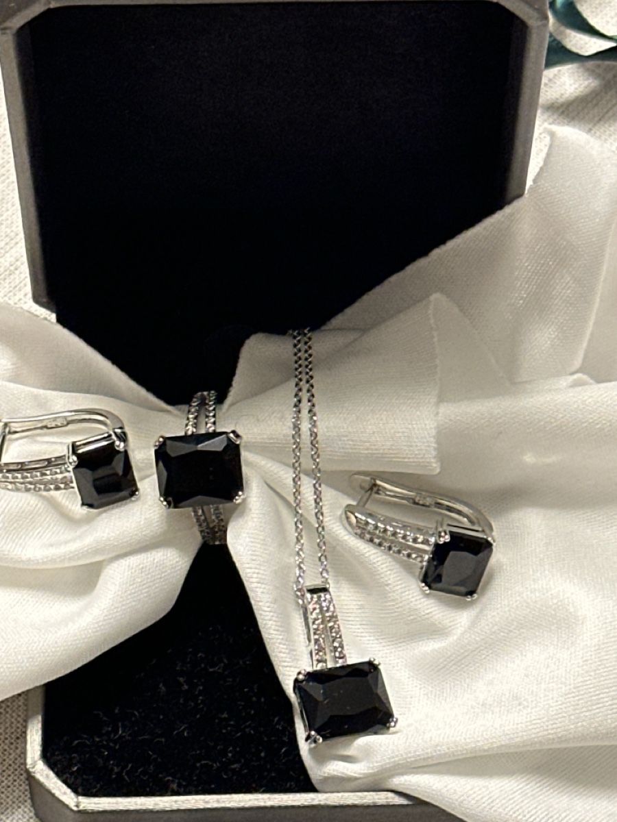 Altri gioielli: Ensemble bijoux taille 52 s925, chaîne, boucles – Nuovo (secondo la descrizione) da La Chaux-de-Fonds venduto da Meliha2008