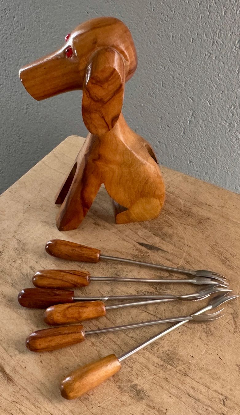 Bestecksets: 6 Käsepicker Partypicker Apérosticks Dackel Holz geschnitzt – Gebraucht aus Rothrist von Luckywinner 3