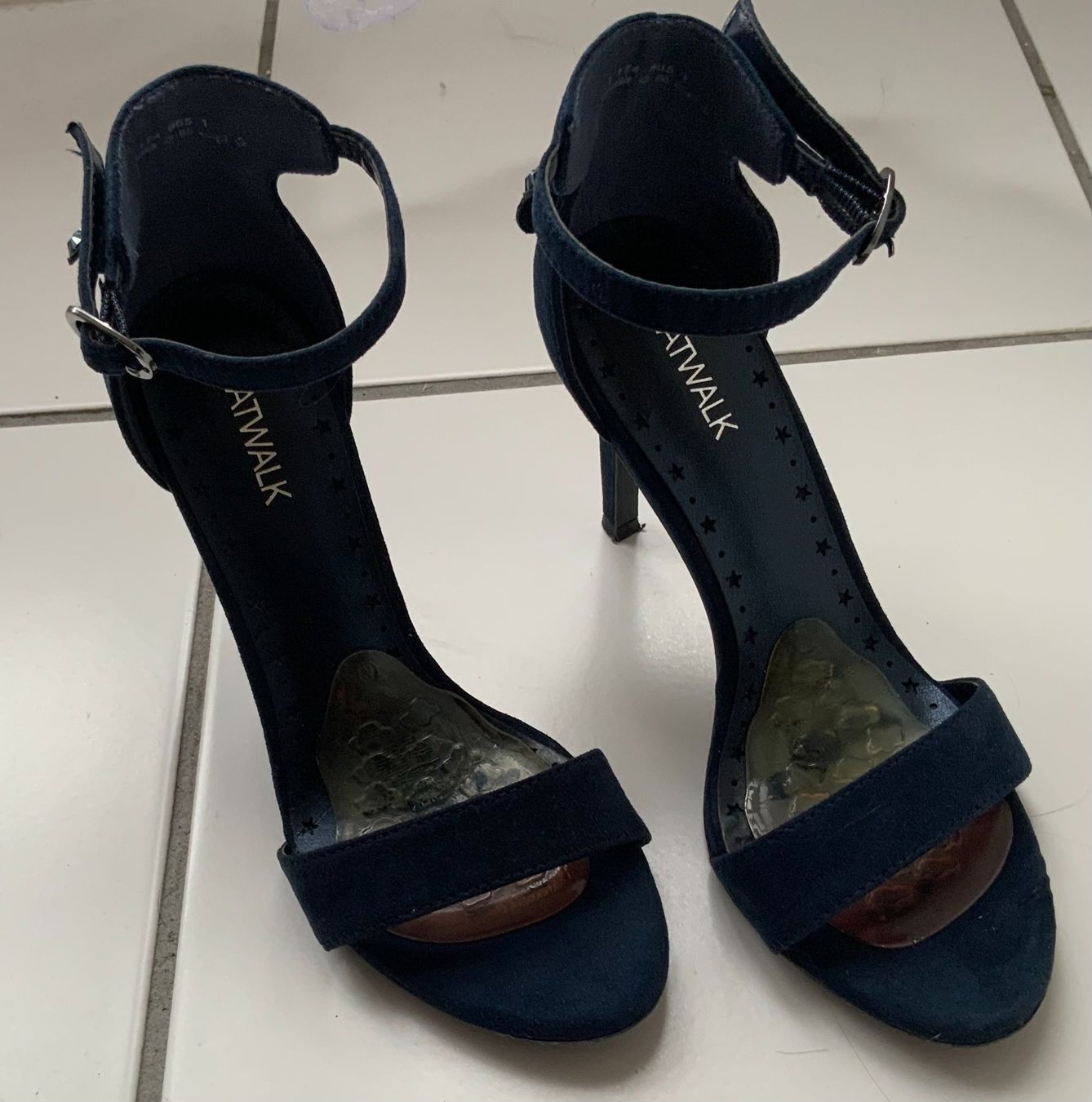 Scarpe da donna: Frauen Schuhe – Usato da Belp venduto da BartkovaS 2