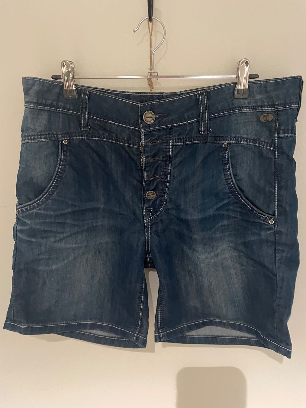 Hosen: Denim Shorts TIMEZONE Grösse 29 – Gebraucht aus Immensee von Tscharro 2