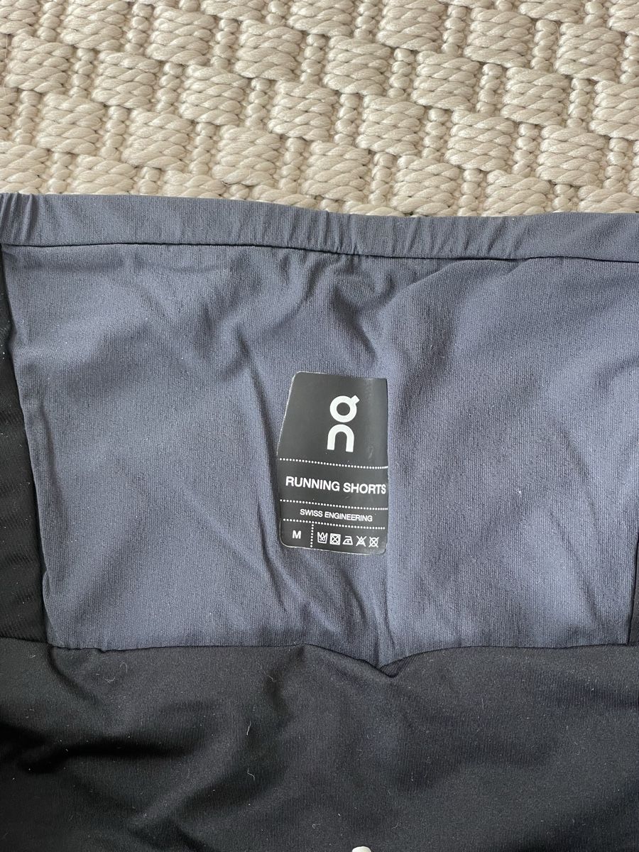 Pantaloni: On Running Shorts Damen Gr. M – Usato da Zürich venduto da katidust 2