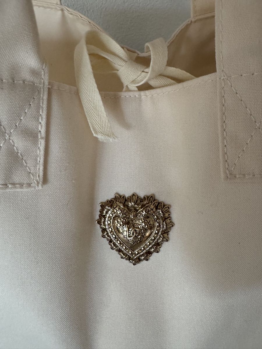 Dolce & Gabbana Borse da donna: Tasche Dolce & Gabbana Devotion Stoff Creme mit Herzanhänger – Usato da Oberglatt ZH venduto da jul_nhy7 2