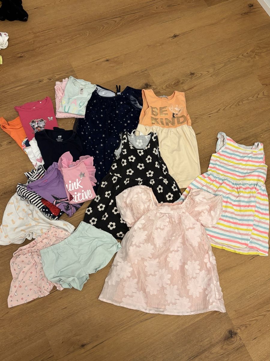 Lotti & Set di vestiti: Mädchenkleider Sommer 100/116 – Usato da Ettenhausen TG venduto da Alessia.