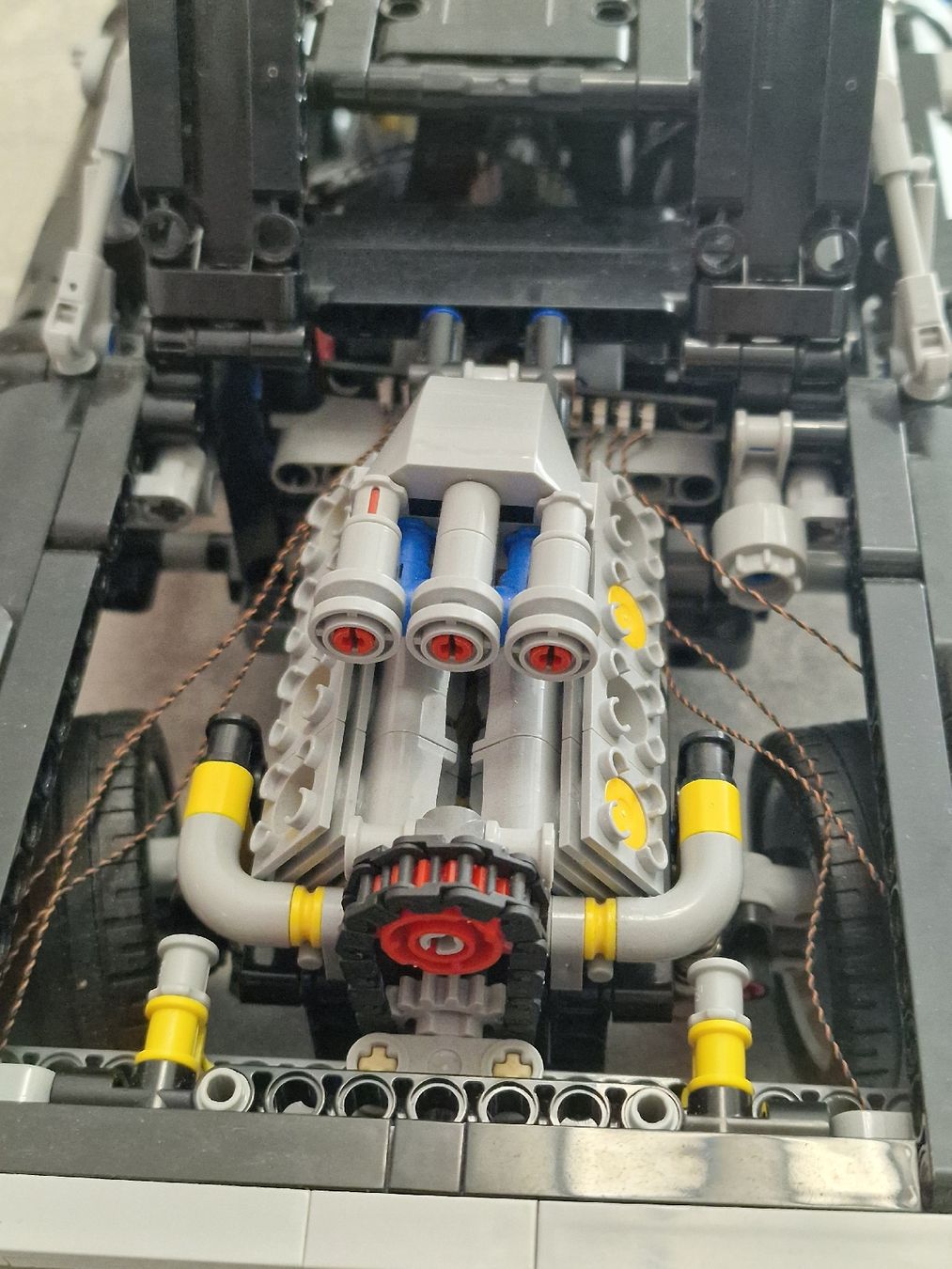 Lego Kit di costruzioni:  Lego Technic  42111  Doms Dodge Changer  – Usato da Herzogenbuchsee venduto da ioa_zcm6 2