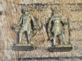 lot de 2 figurines en métal.