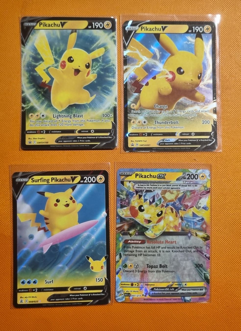 Pokémon Carte collezionabili: Pikachu Kartenbundle Englisch inklusive 2 Promos – Usato da Bichelsee venduto da Kompiuter 1