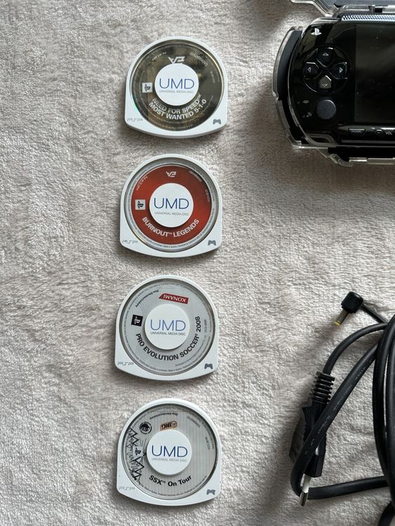 SONY Playstation Portable (PSP) mit 4 Spielen und Zubehör Kaufen auf
