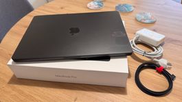 Macbook Pro M3 Dark - 64Gb - 2To - BOITE, CHARGEUR, CABLE