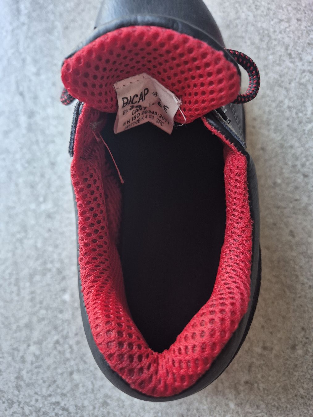 Herrenschuhe: Arbeitsschuhe schwarz/rot Grösse EU 39 neu – Neu (gemäss Beschreibung) aus Frauenfeld von Dragonheart 2