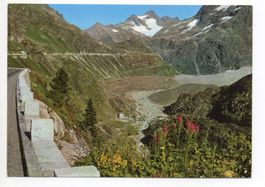 SUSTENPASS Blick gegen Hotel Steingletscher, Postauto