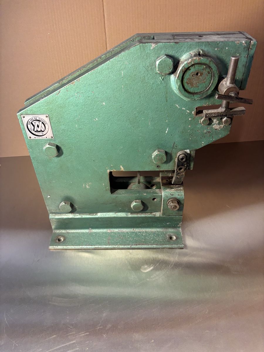 Alle Maschinen: Stanzmaschine – Gebraucht aus Schaffhausen von sim_wc2z