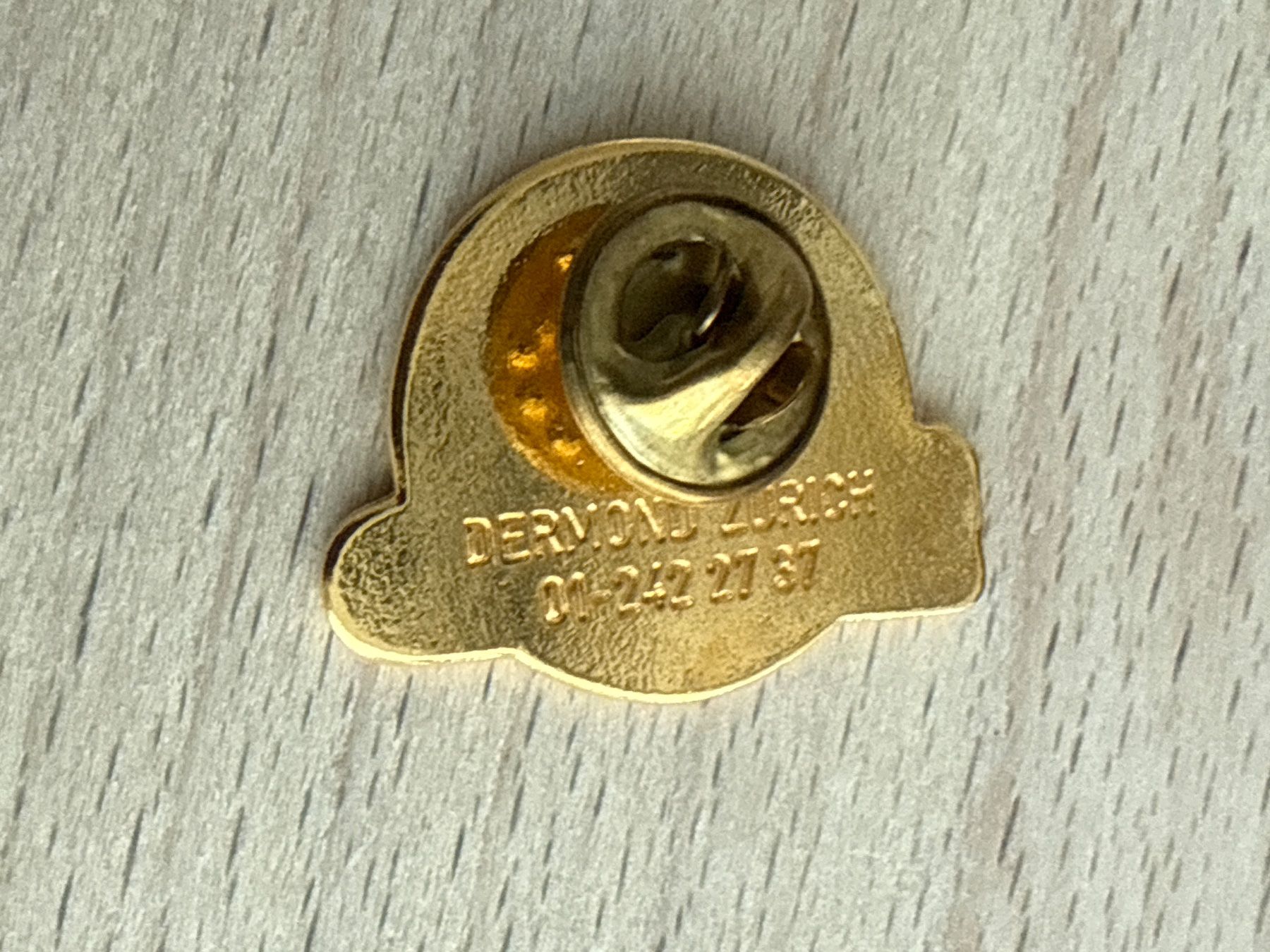 Plaketten & Abzeichen: Pin, Interio – Gebraucht aus Glattbrugg von Schweigmatt 1