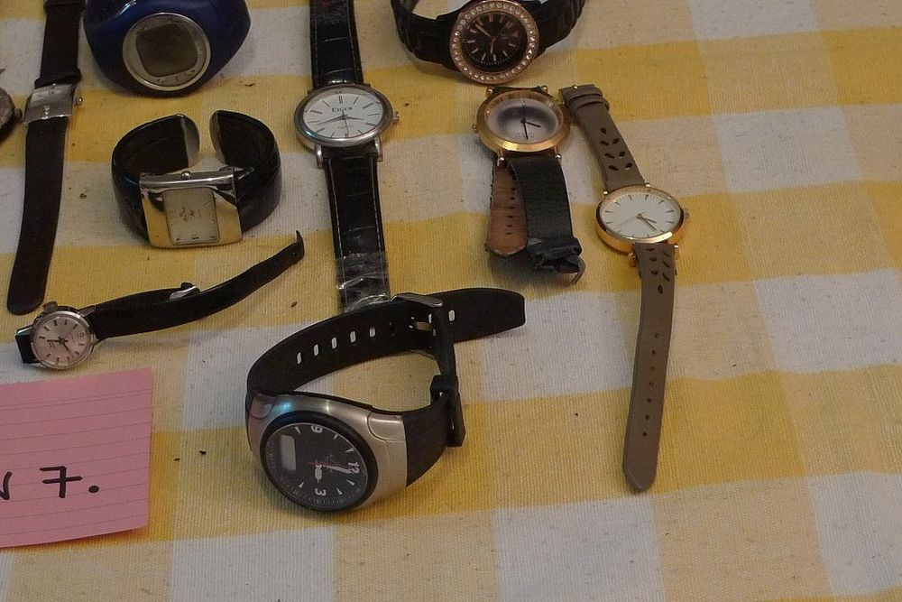 Orologi: LOT-UHREN 7. – Difettoso da Bern venduto da bn1640 4