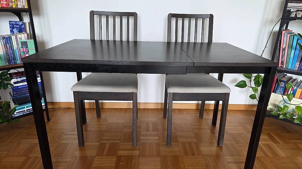 Set di tavolo e panche: Table Ikea extensible avec 2 chaises assorties – Usato da Renens VD venduto da deb_gv7y