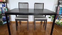 Table Ikea extensible avec 2 chaises assorties