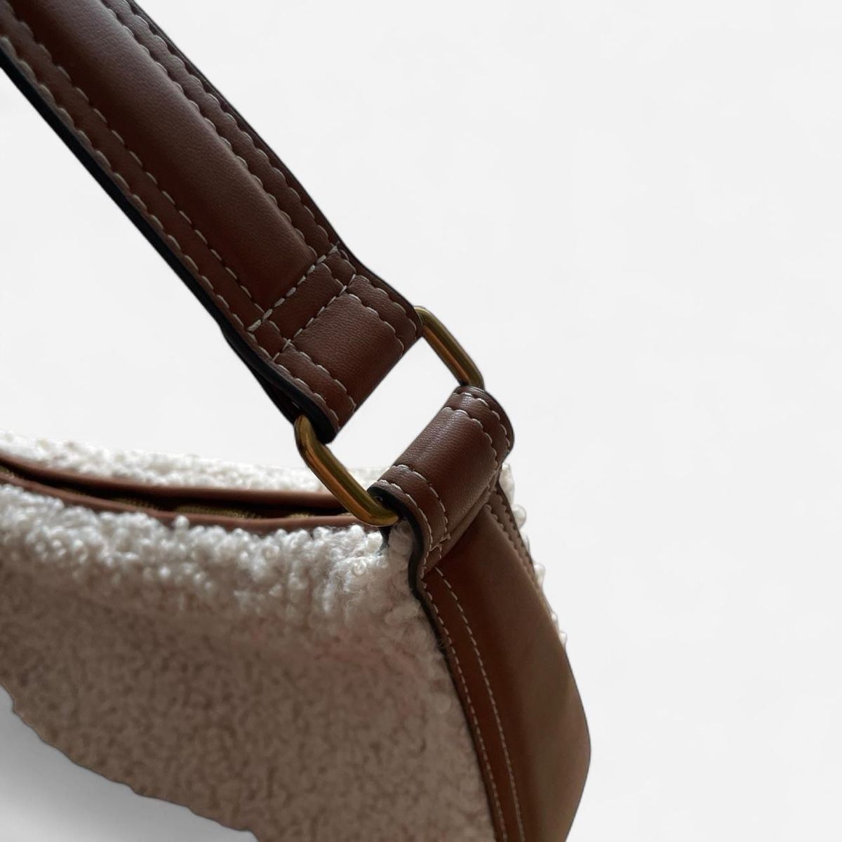 Zara Borse da donna: Zara Teddy Bouclé Shoulder Bag  – Nuovo (secondo la descrizione) da Dübendorf venduto da kko_7xld 3