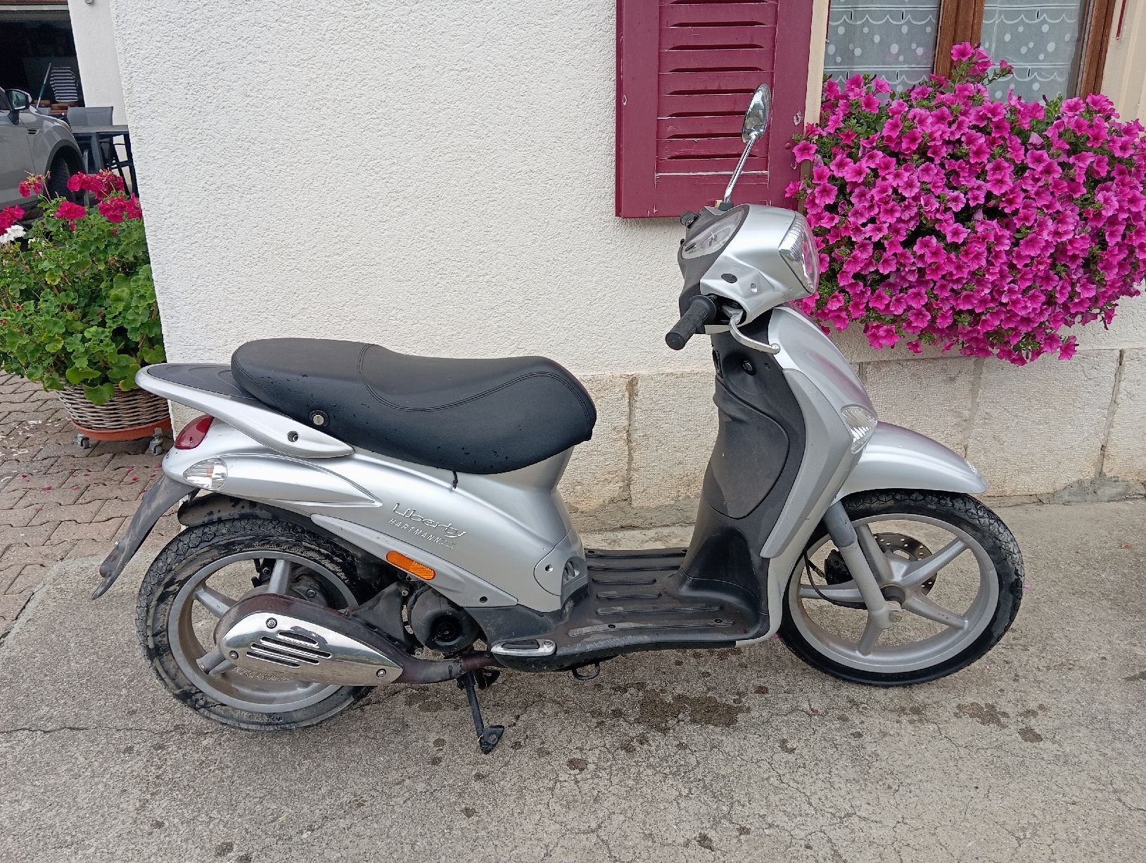 Piaggio Scooter: Silberner Roller Liberty, gut erhalten,  – Usato da Seehof venduto da autogidu