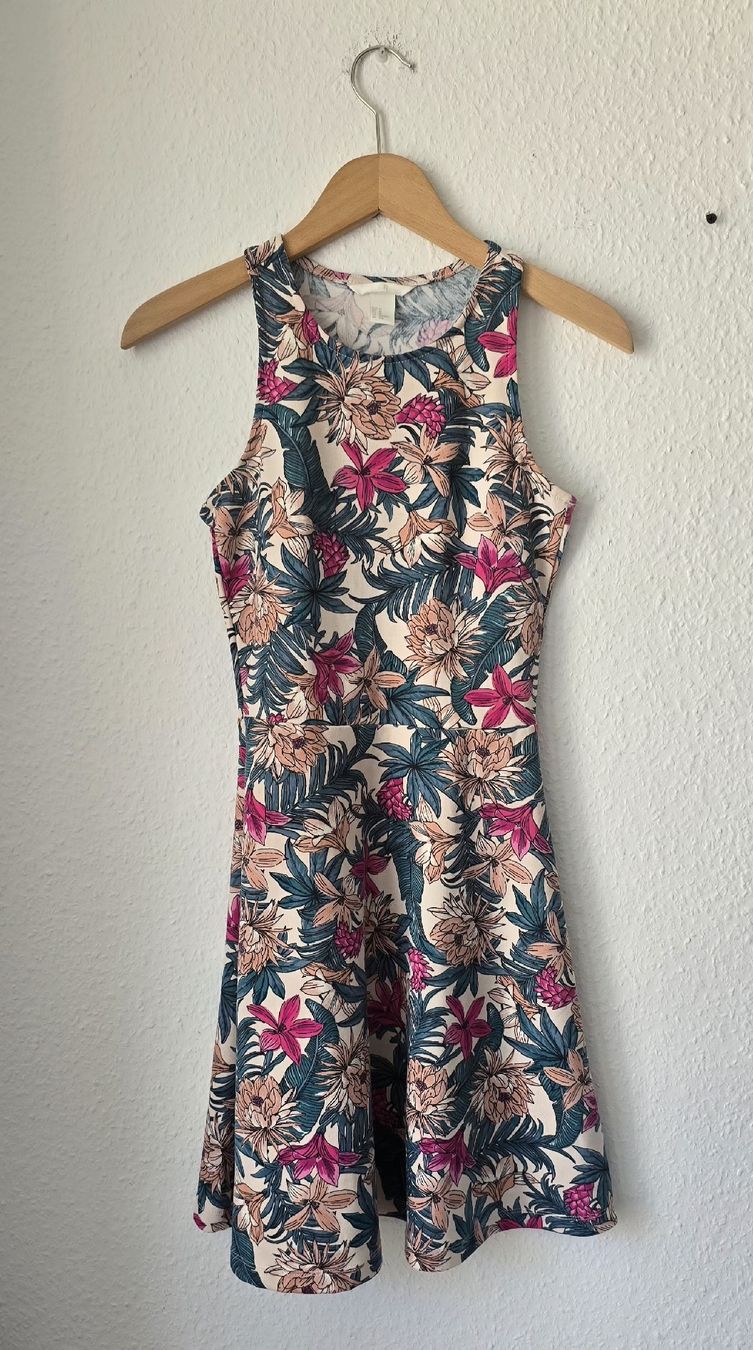 H&M Kleider: Robe à fleurs H&M taille XS – Gebraucht aus Genève von MariaS2 1