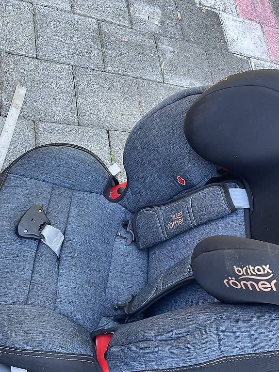 Seggiolini per auto: Römer Kindersitz  – Usato da Oberwil b. Zug venduto da cr7_2kg6 3