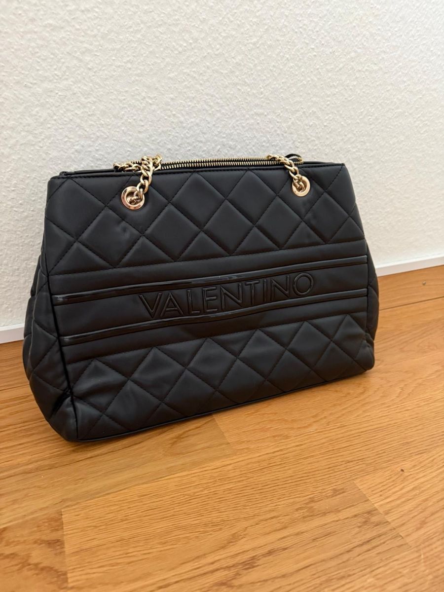 Valentino Borse da donna: Valentino Handtasche schwarz gesteppt mit Kette – Usato da Reinach BL venduto da wen_7bl7