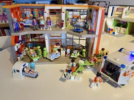 Hôpital pédiatrique Playmobil + Ambulance