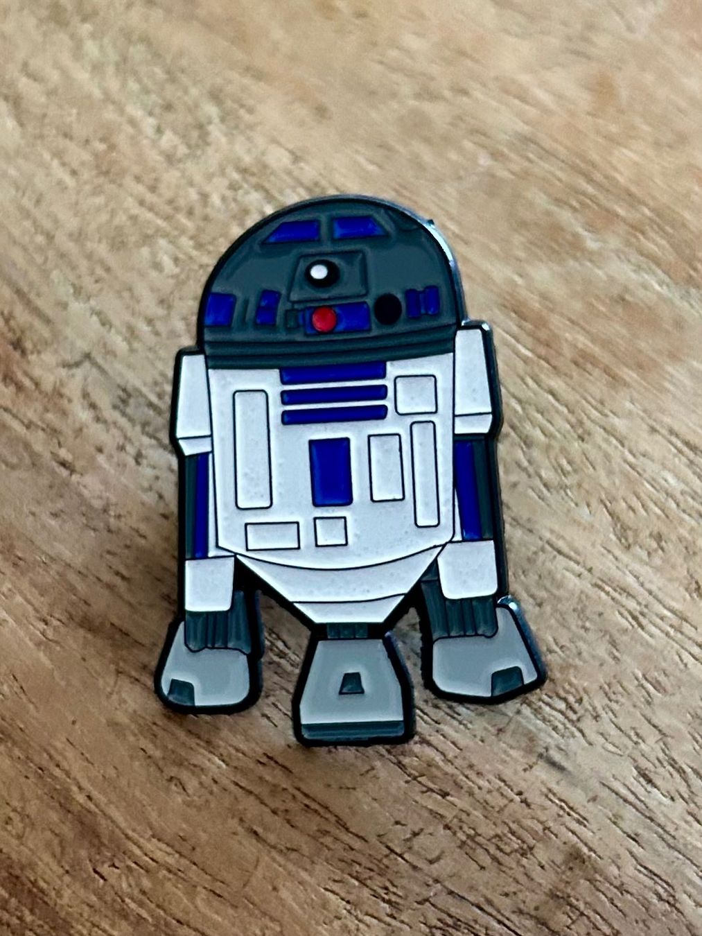 Plaquettes & Badges: Pin Star Wars R2-D2 – Neuf avec emballage d'origine à Geneve par vane267