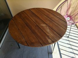 Runder Gartentisch Holz Metallbeinen gebraucht + 2 Stühlen
