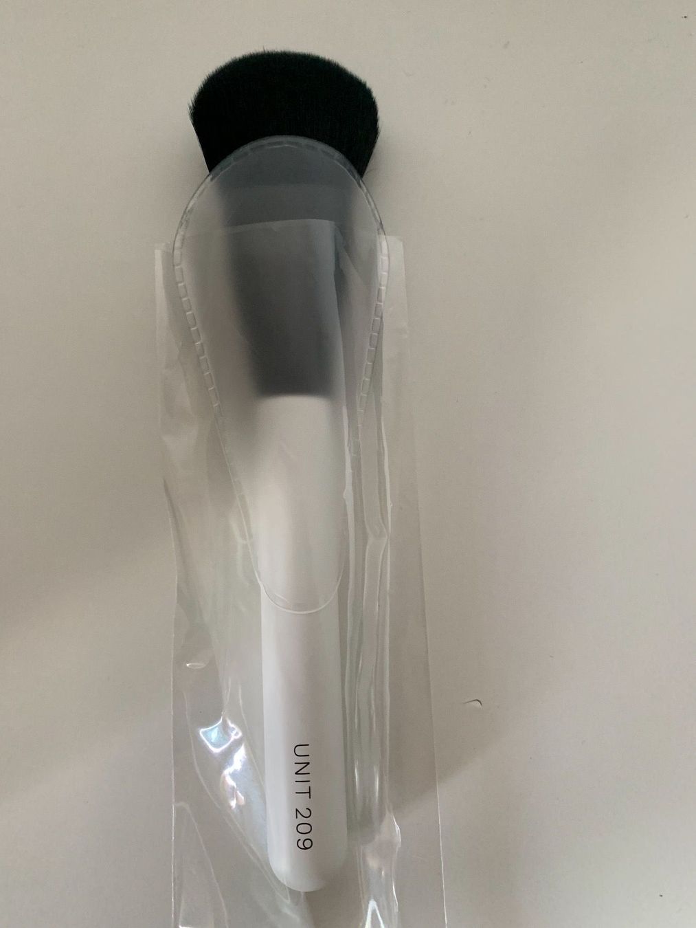 Soins du visage: UNIT 209 Paddle Foundation Brush, NEU & UNGEBRAUCHT – Neuf avec emballage d'origine à Zürich par deruja