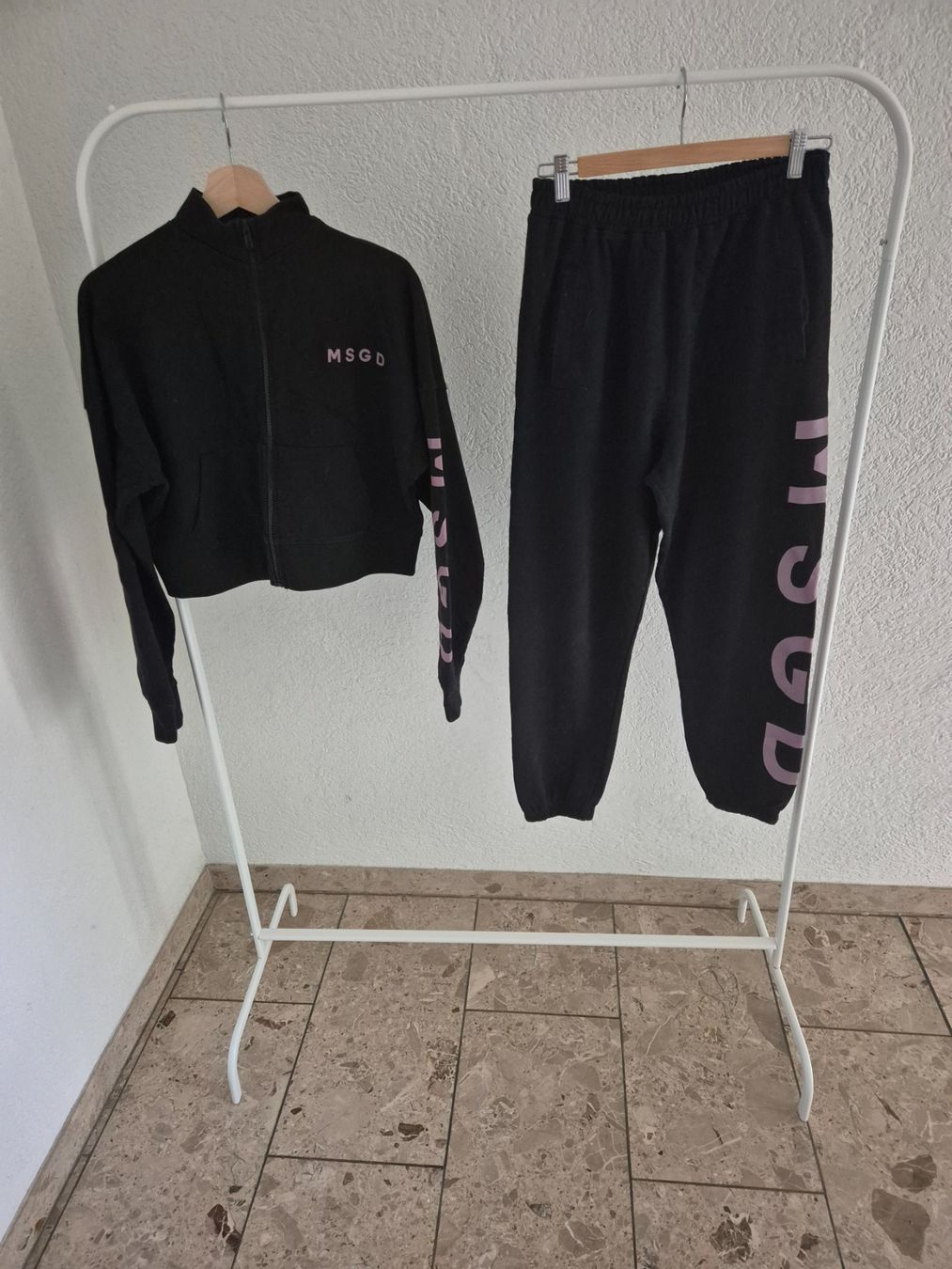 Kleiderpakete & -sets: Sport Suits, Gr S/M – Gebraucht aus Rieden AG von Lapca 4