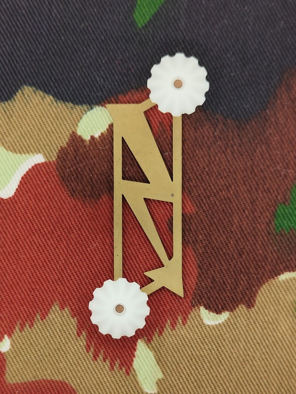 Schweizer Armee Placchette & Badge:  Kragenspiegel Übermittlungssoldat, Variante 2 – Usato da Bauma venduto da SwissMilitaria 1