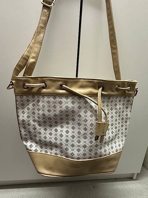Borse da donna: Tasche / Umhängetasche – Usato da Zürich venduto da mel_v8qp