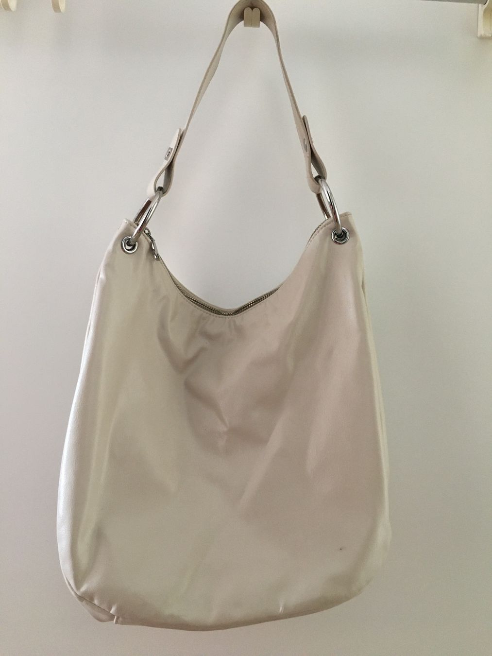 H&M Taschen für Damen: Beuteltasche Creme – Gebraucht aus Suhr von mar_6lb7