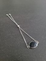 Armband mit schwarzem Stein