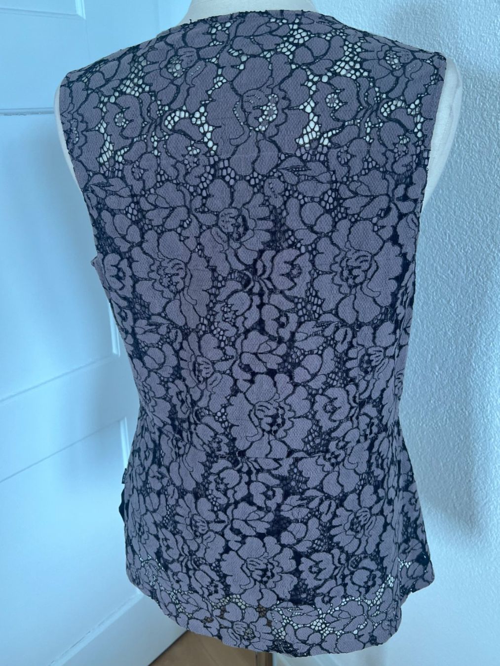 Colora Camicette: Colora Spitzen Bluse, Gr. L, Grau mit Lilastich, NEU – Nuovo e nell'imballaggio originale da Worb venduto da farben20zauber 2