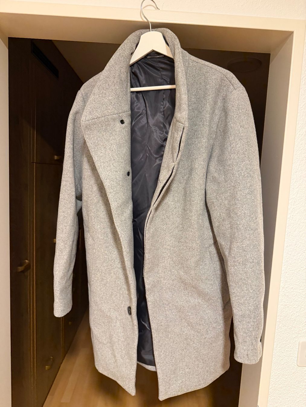 Cappotti: JACK & JONES Mantel in grau – Usato da Altdorf UR venduto da Nekdlon 1