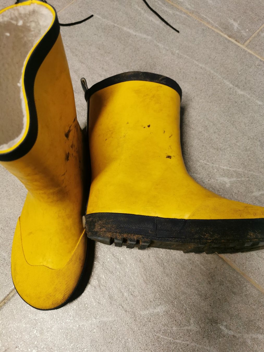 Schuhe für Jungen: Gefütterte Regenstiefel Gr. 33 – Gebraucht aus Konolfingen von torina85 1