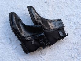 Schwarze Damenschuh-Stiefeletten mit Schlangenprint, 39-40