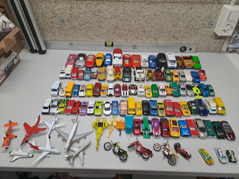10 Miniatur-Autos 1:100 – Modellbau-Zubehör Für Straßen- Und Parklandschaften