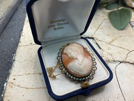 Antike Muschelgemme Brosche in Messingfassung