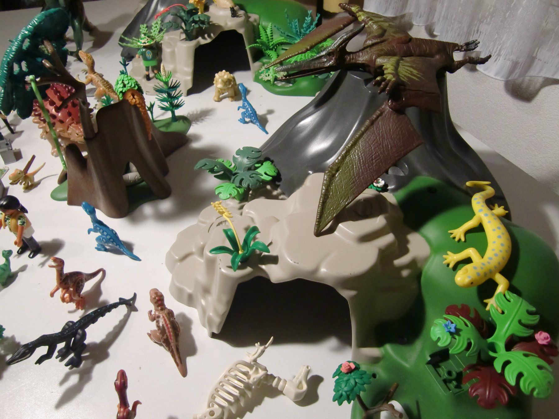 Playmobil Spielzeuge: Playmobil Dinosaurier mit Vulkan - grosses Paket – Gebraucht aus Arbon von 200sterne 6
