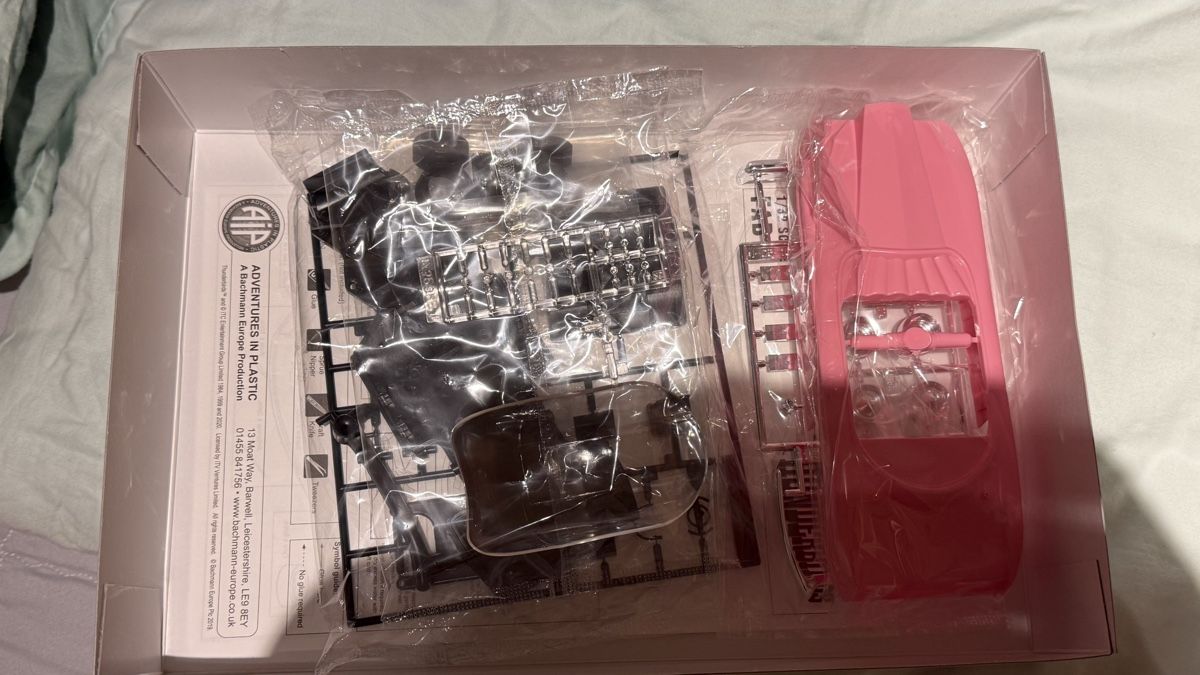 Voitures modèles: Thunderbirds FAB 1 Modellbausatz 1:32, neu & originalverpack – Neuf avec emballage d'origine à Basel par Zomeg 4