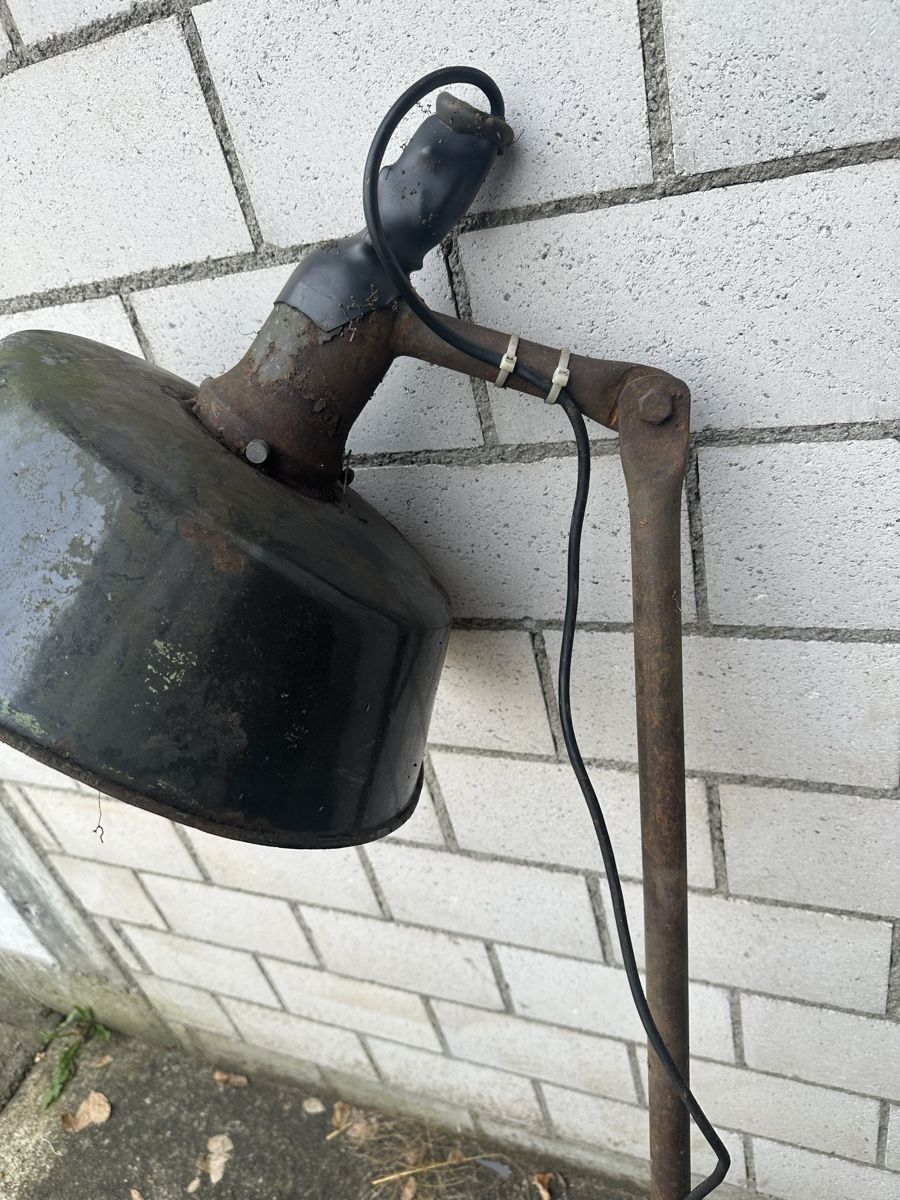 Lampade: Alte Lampe Emaille mit Ständer – Usato da Villmergen venduto da Bezdupe 6