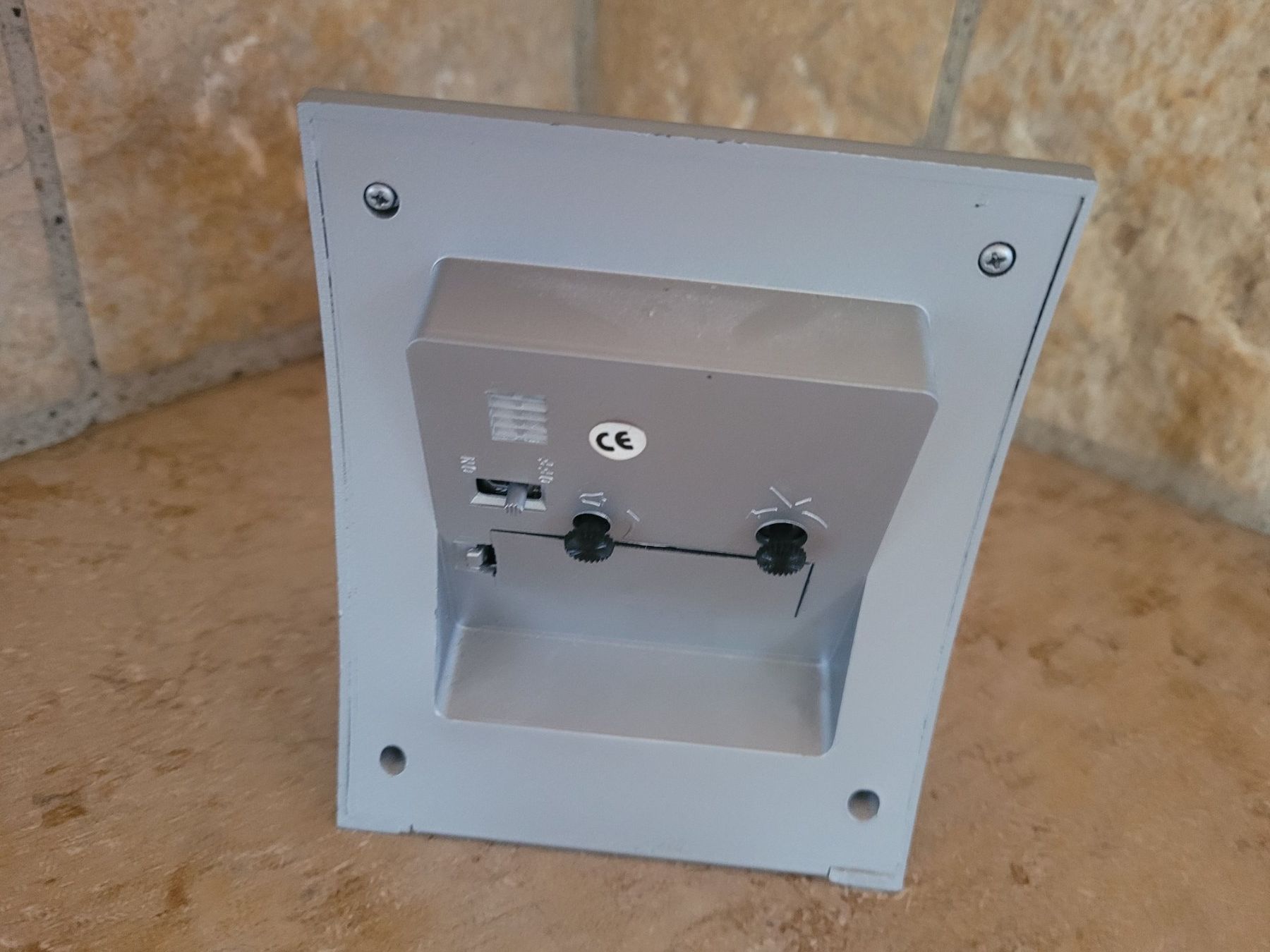 Sveglie: Wecker Intertronic analog silber – Usato da Hondrich venduto da Ebro01 1