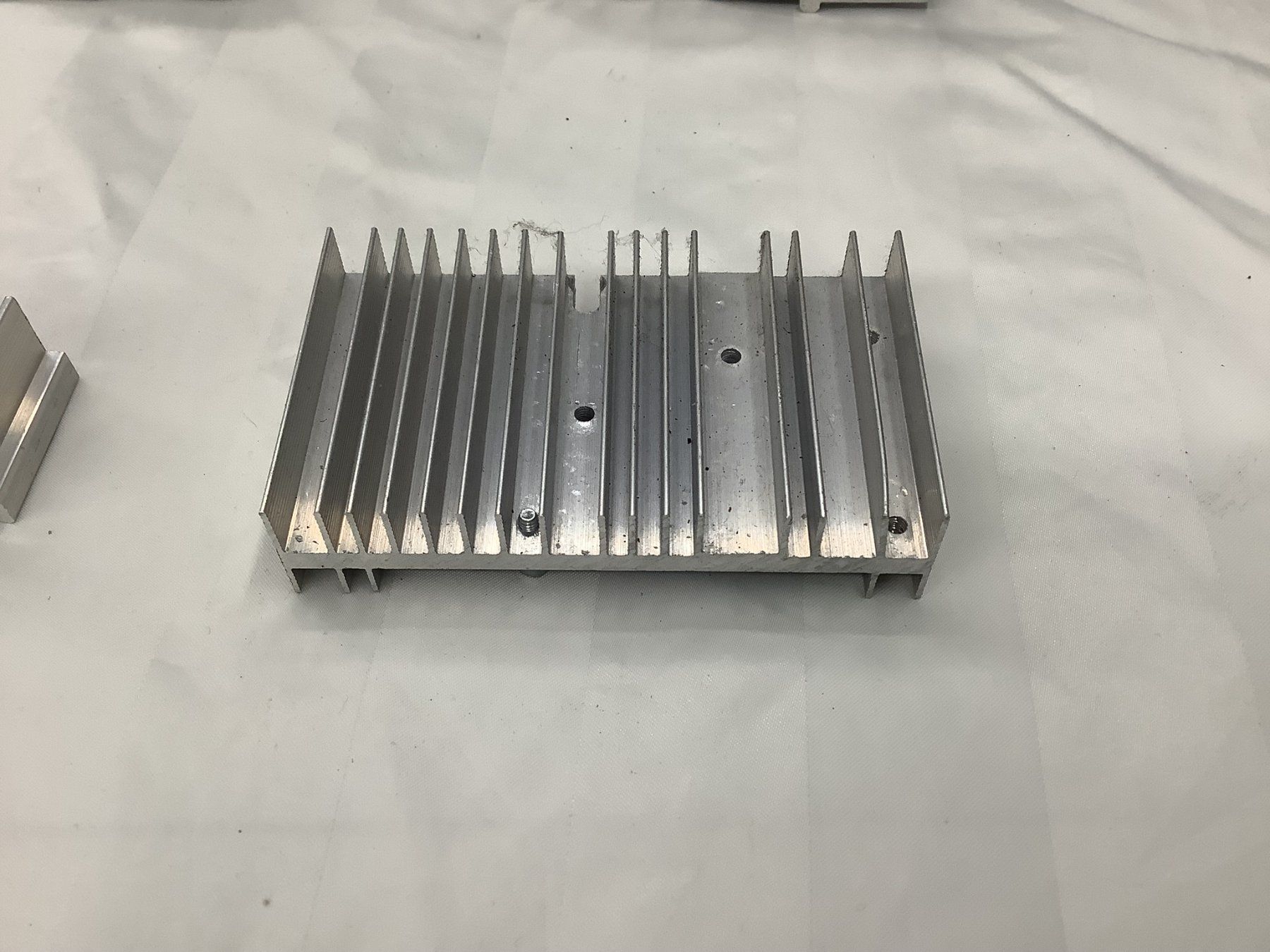 Componenti elettronici: KÜHLKÖRPER ALUMINIUM – Usato da Glarus venduto da Mdelphi 2