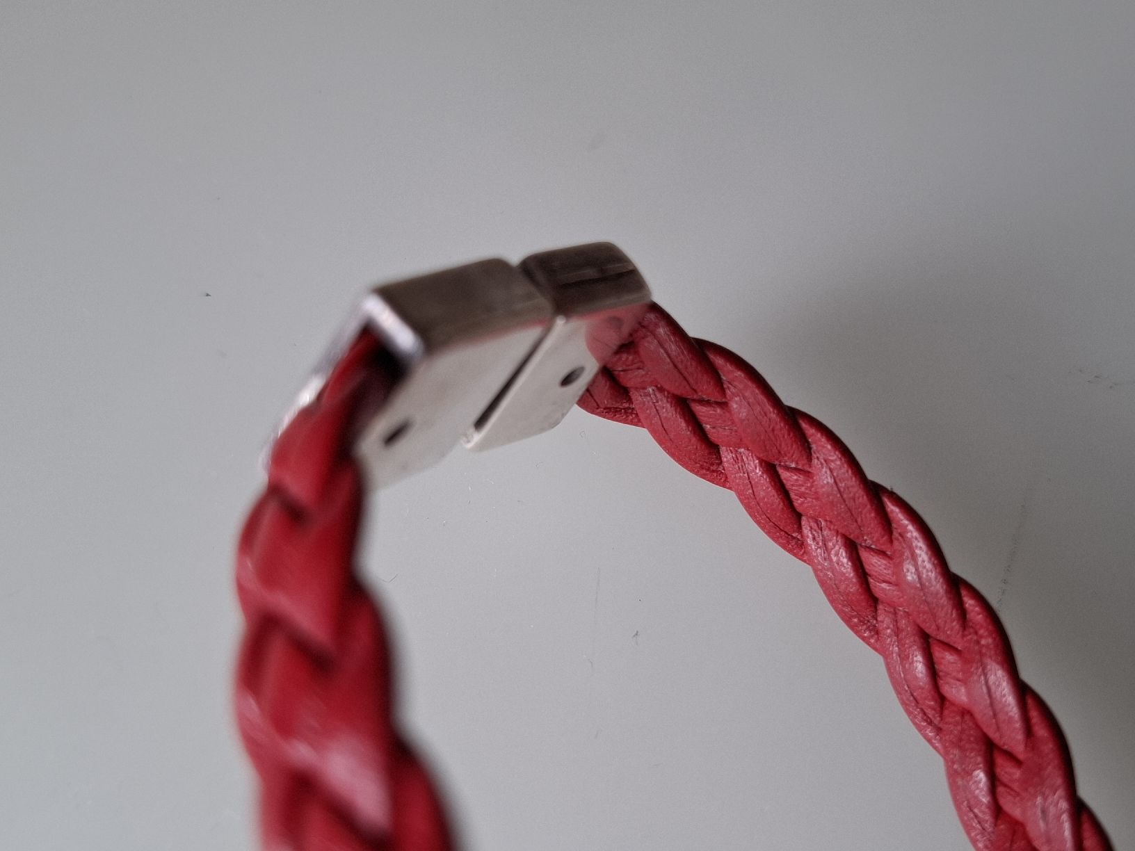 Bracciali & Braccialetti: geflochtenes Armband Leder rot – Usato da Ennetbaden venduto da Rosen1 4