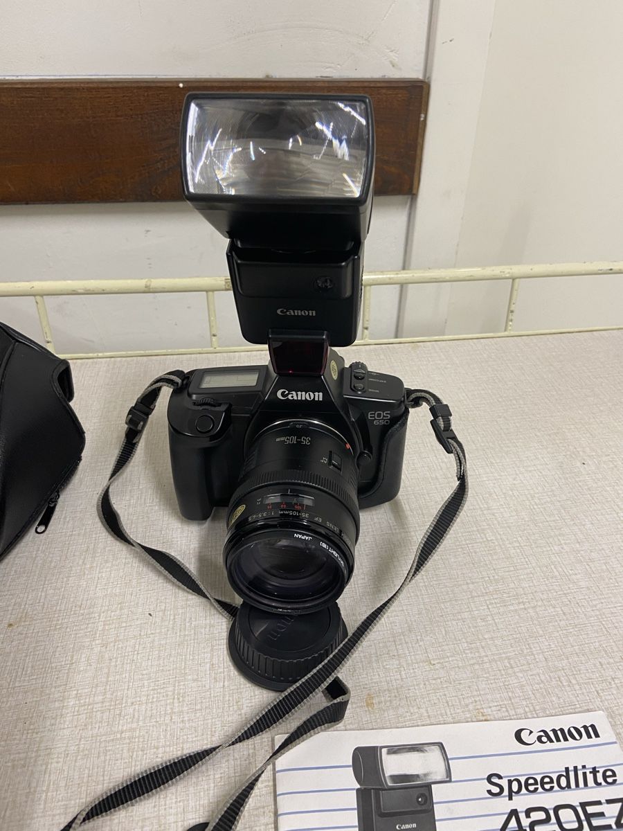 Canon Fotocamera: Canon EOS 650 Kamera mit Blitz – Usato da Dietikon venduto da brocki-eyra 1