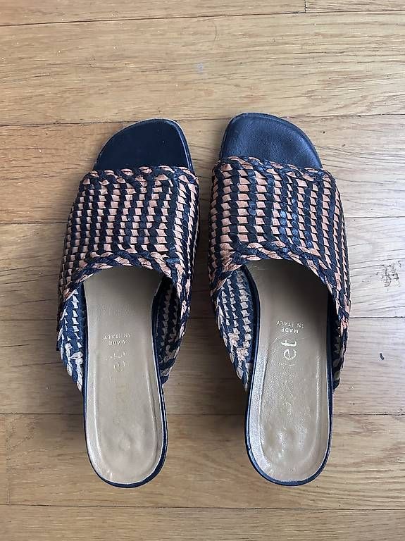 Scarpe da donna: Stylish woven leather slide sandals – Usato da Genève venduto da mar_f82s