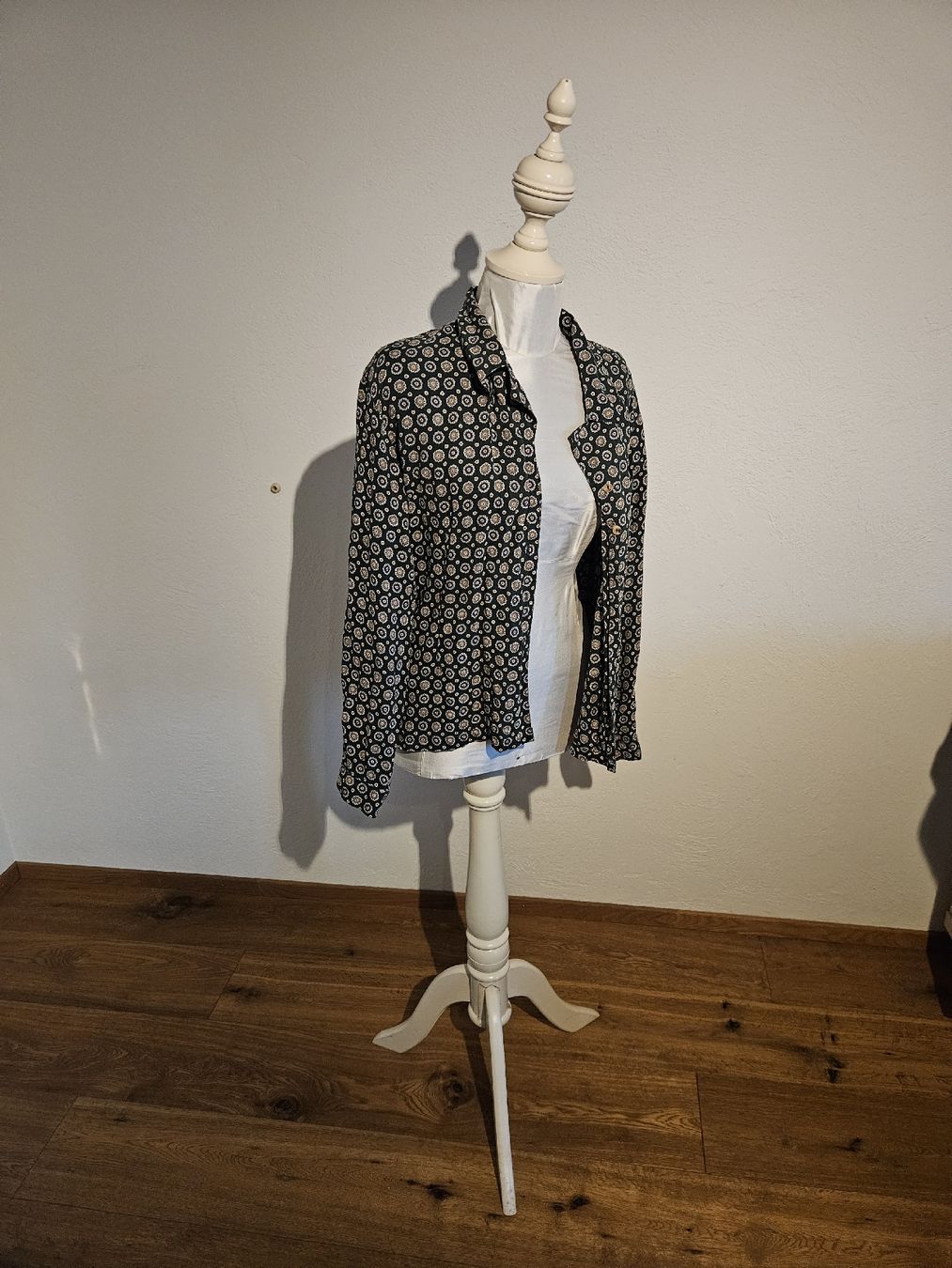 Vero Moda Blusen: Vintage Hemd/Bluse mit Muster, Grösse M – Gebraucht aus Bern von TroeS